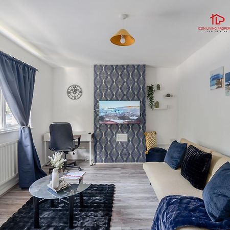 Spacious 1 Bed Flat For Contractors Leisure And Relocation Guests By Icon Living Properties Short Lets And Serviced Accommodation Barking ภายนอก รูปภาพ