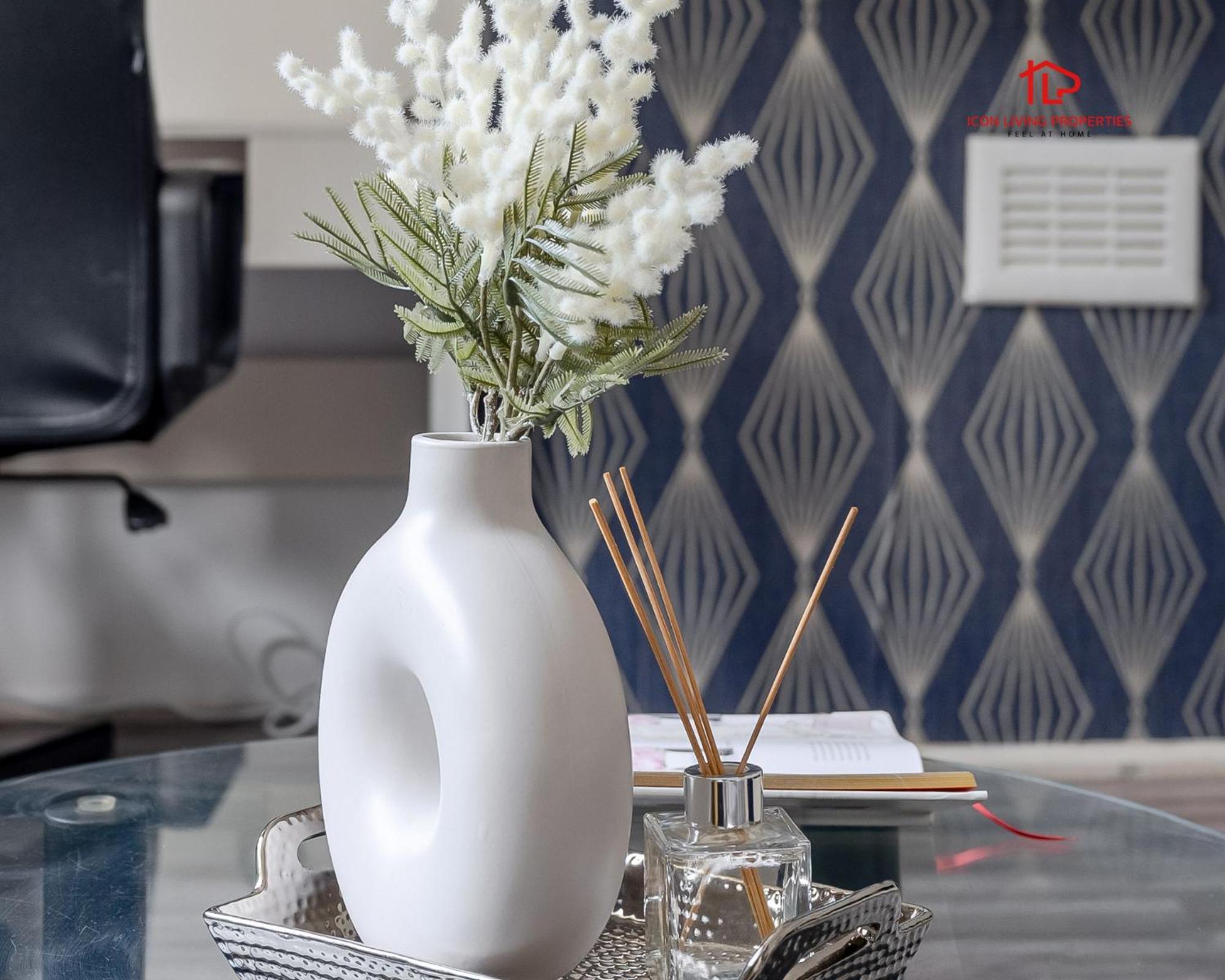 Spacious 1 Bed Flat For Contractors Leisure And Relocation Guests By Icon Living Properties Short Lets And Serviced Accommodation Barking ภายนอก รูปภาพ
